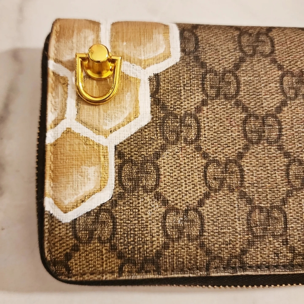 Authentic Handpainted Gucci Zip-Around Continental Wallet in GG Supreme Canvas - Picture 4 of 15